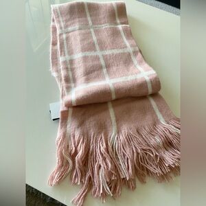H&M Fluffy Scarf